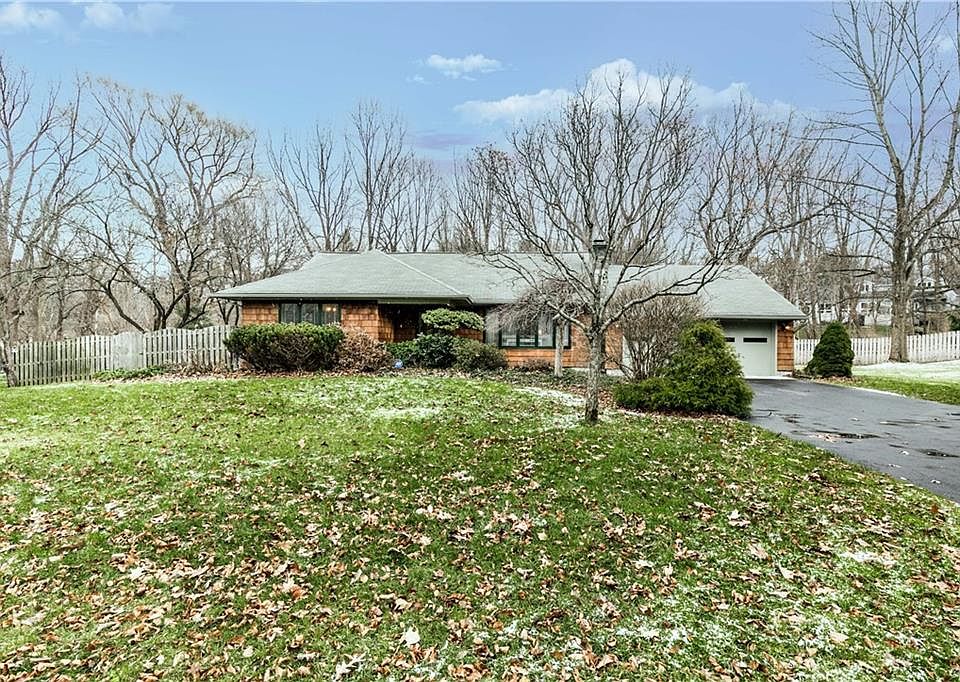 1st image of 203 Bishop Dr
