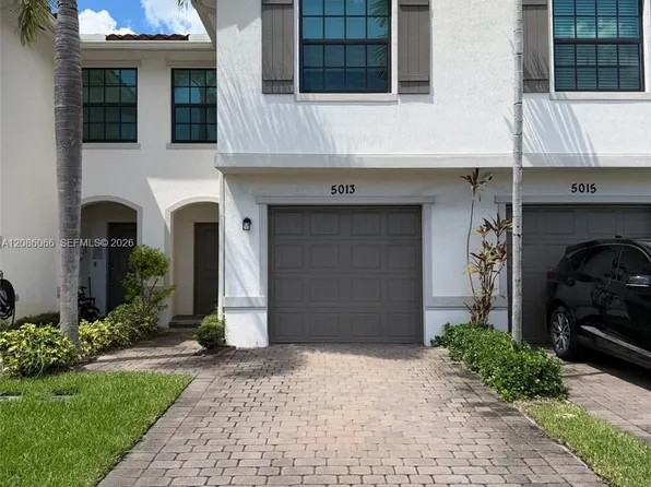 5013 Woods Edge Cir, Riviera Beach, FL 33410