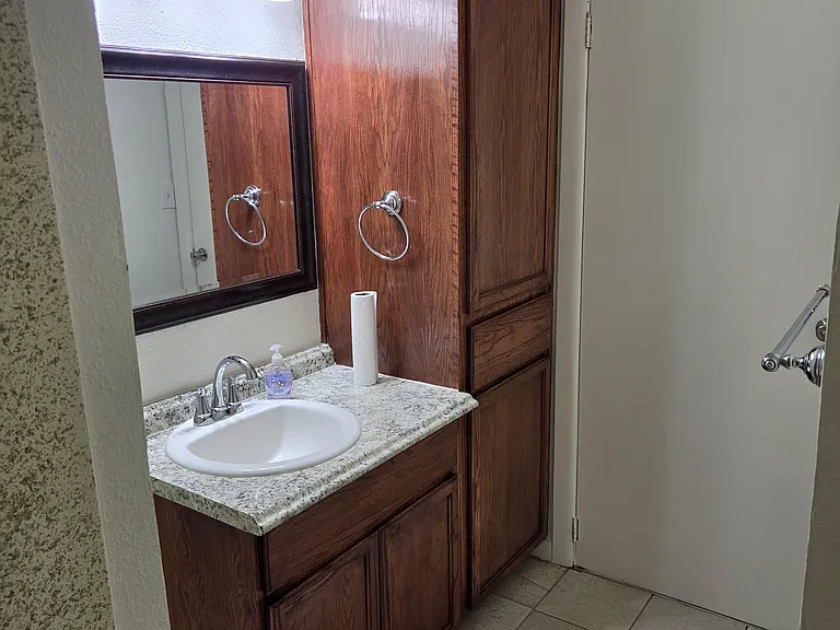 2030 Harriett Dr — Photo 6