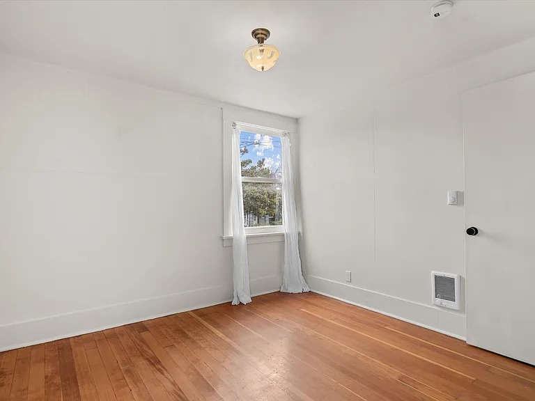 7015 N Greeley Ave #B — Photo 44