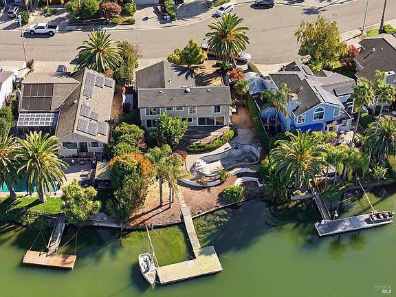 2nd image of 36 Del Oro Lagoon