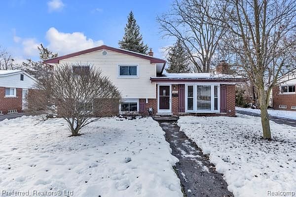 1st image of 33155 Meadowlark St