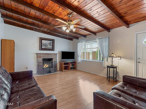 4th image of 2861 N Swan Rd