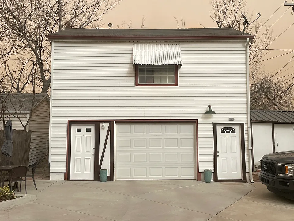 1812 1/2 N Saint Clair Ave