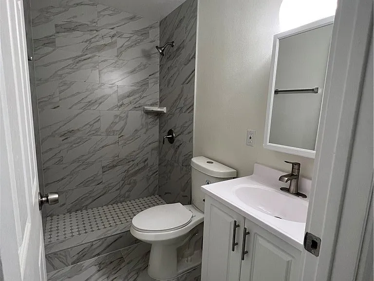 600 W Wilshire Ave — Photo 12