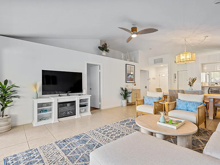 913 Club Dr — Photo 5