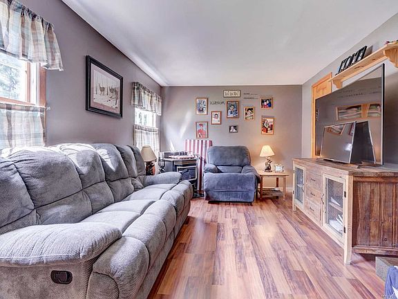 3rd image of 35 Redpine Dr