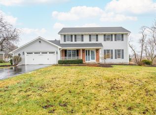 2 White Horse Ln, Avon, NY 14414