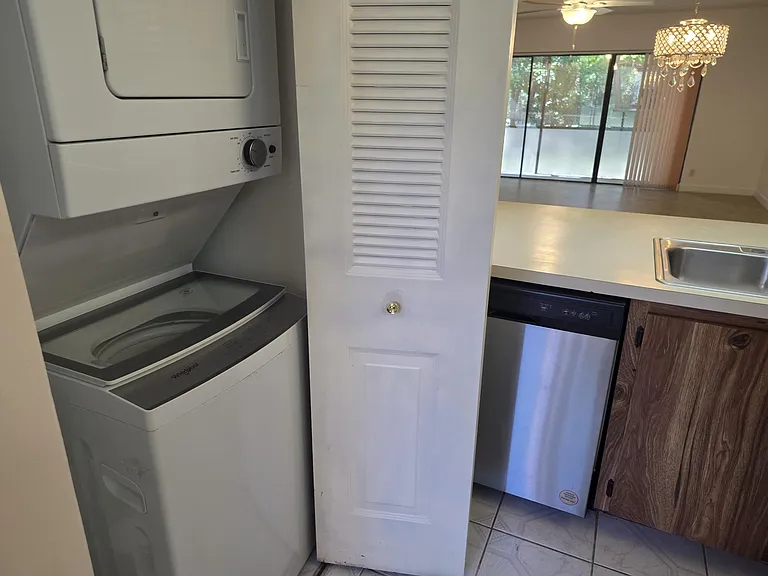 170 SE 7th St #301 — Photo 3