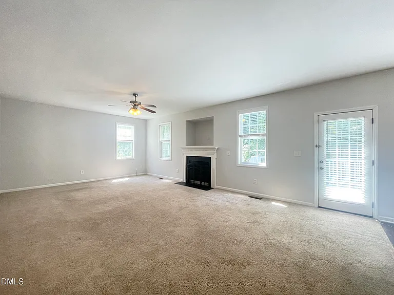 112 Taylors Creek Ct — Photo 6