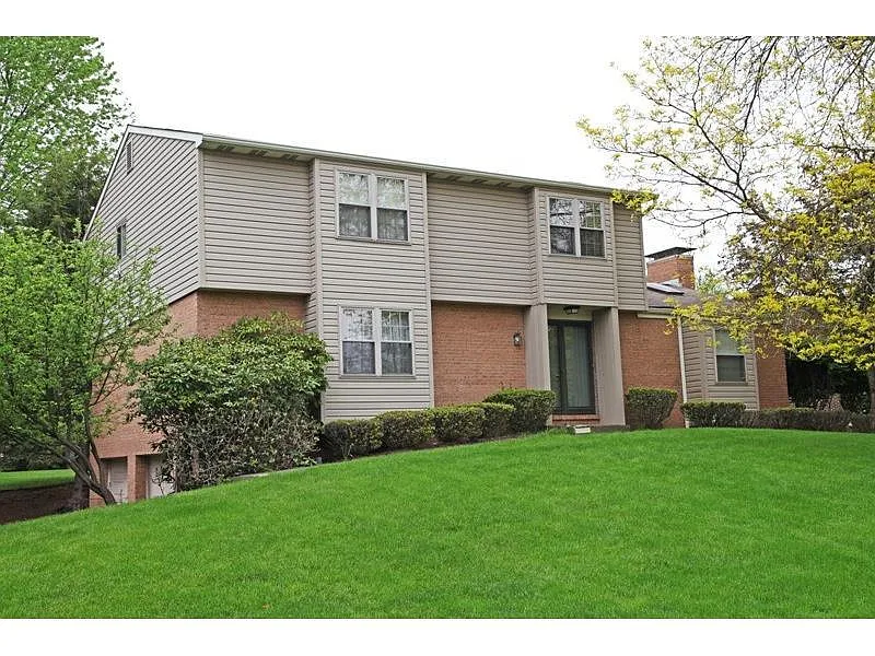 275 Courtney Pl photo 1
