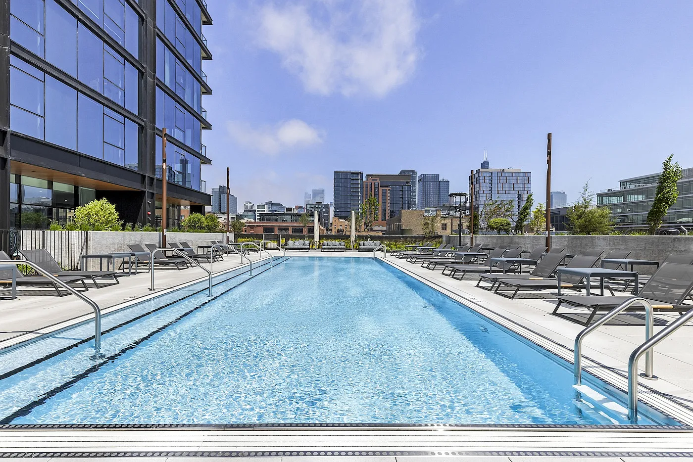 The Elizabeth Chicago — Photo 1