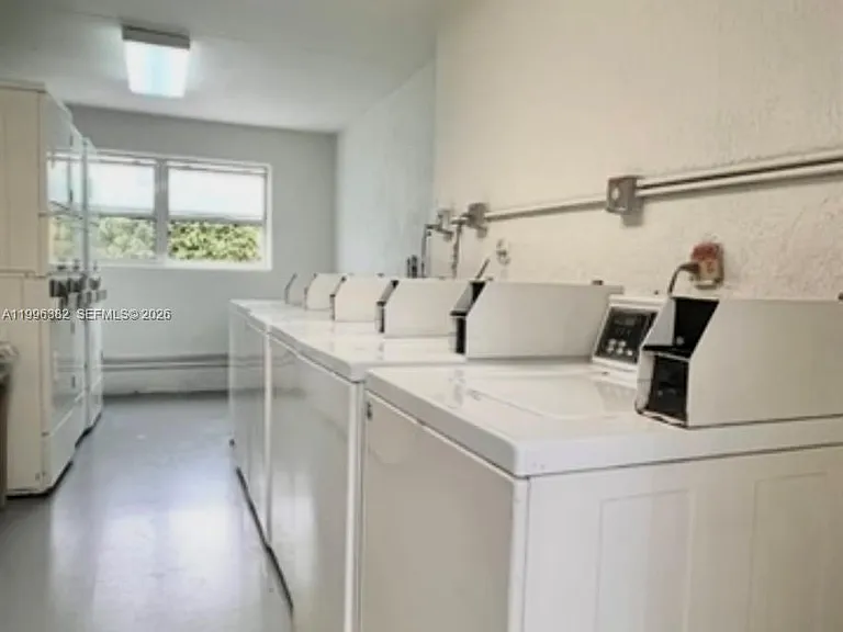 444 SW 4th St #204 — Photo 9