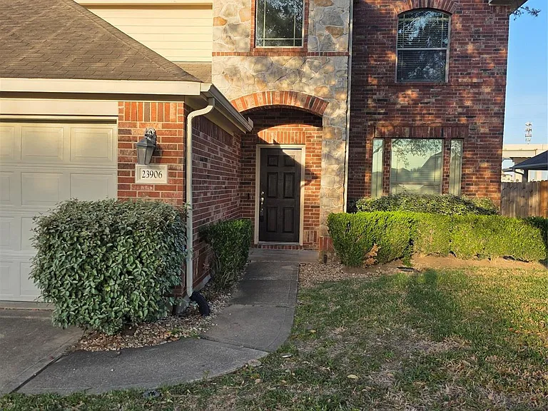 23906 W Fairport Harbor Ln — Photo 2