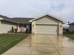 469 Longwood Ln, Wrightstown, WI 54180
