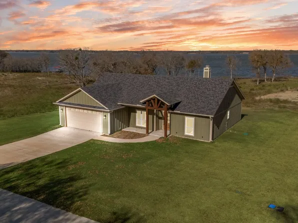 305 Caro Dr, West Tawakoni, TX 75474