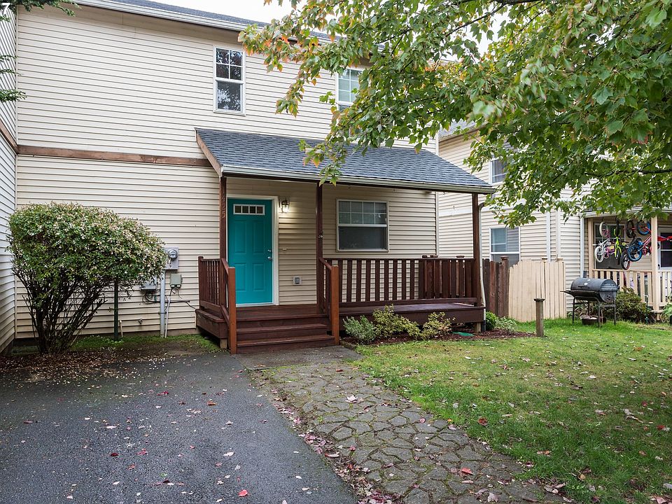 1st image of 1425 NE Bryant Ct