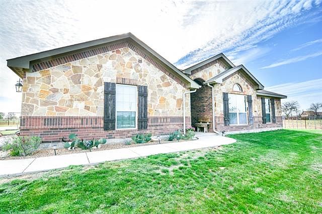 1st image of 220 Summerfield Ln