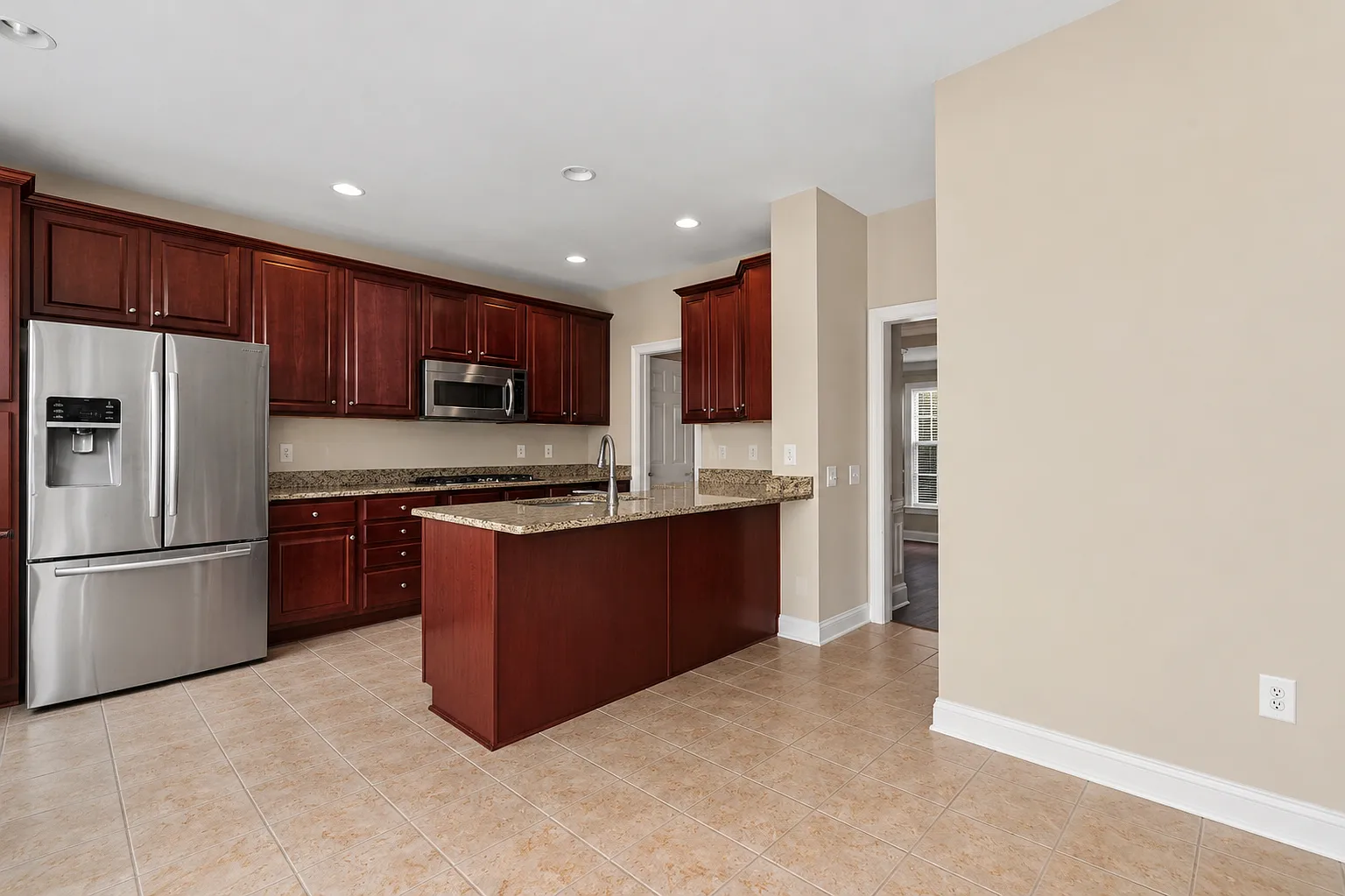 4 bed, 1957 sqft, $3,300 — Photo 3