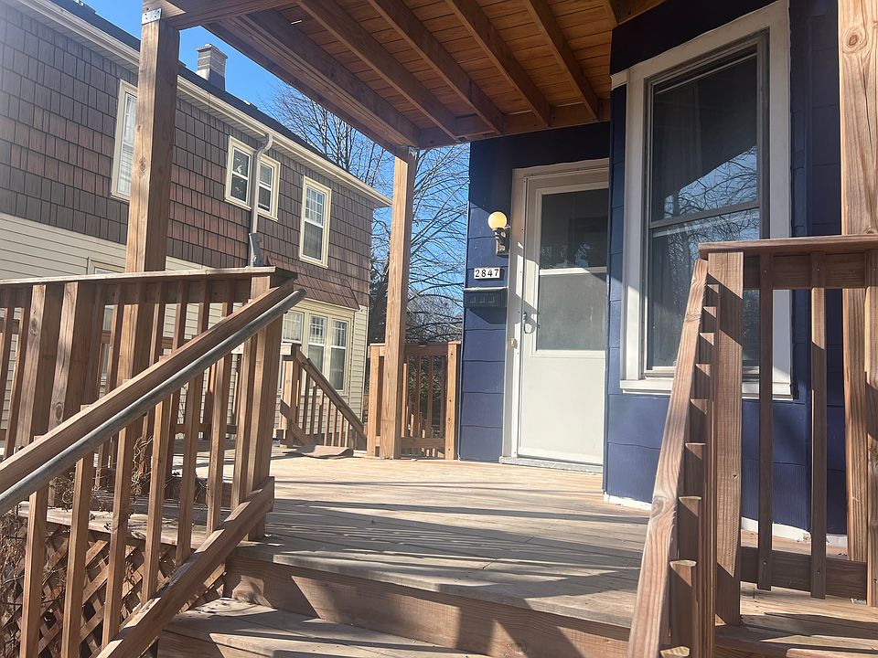 Private Entry Way