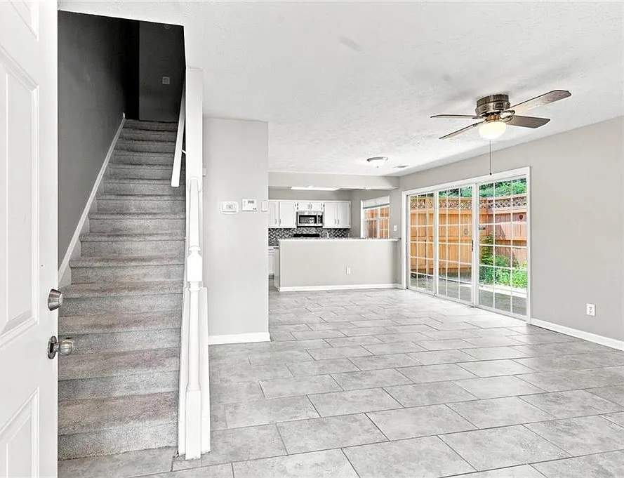 2 bed, 1.5 bath, 1196 sqft, $1,700 — Photo 2
