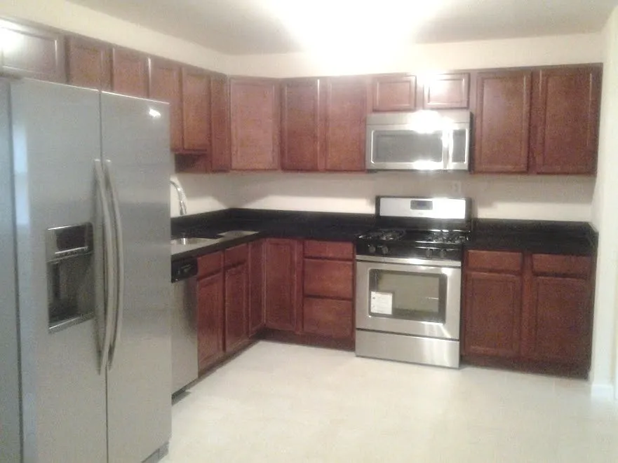 Beautiful and spacious 5 BR/2BA minutes from UMD campus — Photo 2