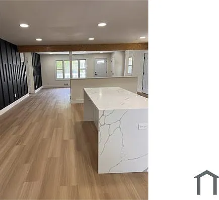 6 bed, 3024 sqft, $5,877 — Photo 2