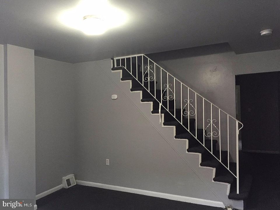 2nd image of 33 E Garfield St