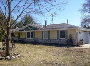 N1952 Parkview Cir, Palmyra, WI 53156