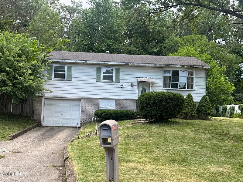 2nd image of 24 Aspen Road