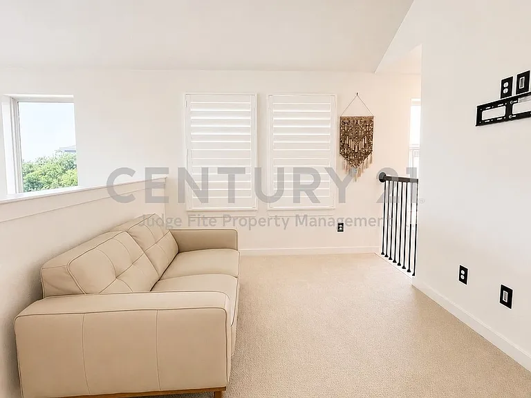 1131 Queensdown Way — Photo 12