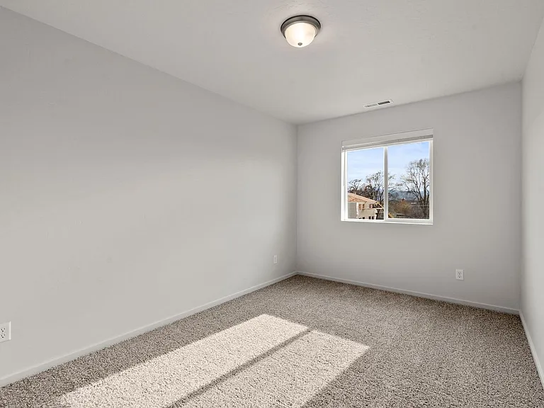 4804-4806 E Fairview Ave — Photo 21