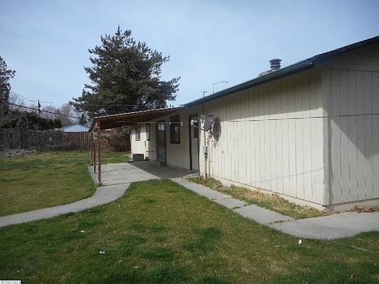 4th image of 1803 W 10th Ave