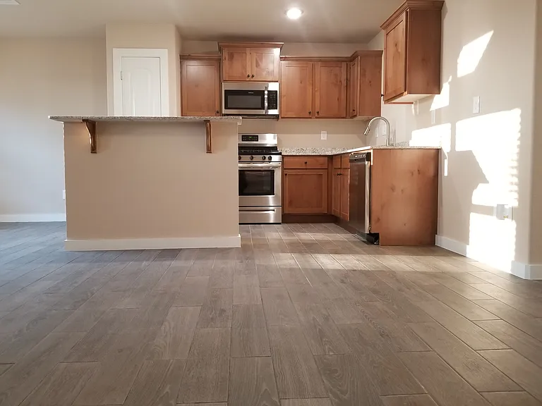 533 Vee St — Photo 4