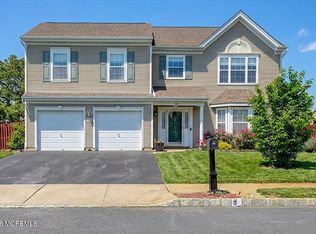 90 Evesboro Ln, Freehold, NJ 07728