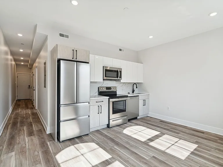 862 N 41st St — Photo 1