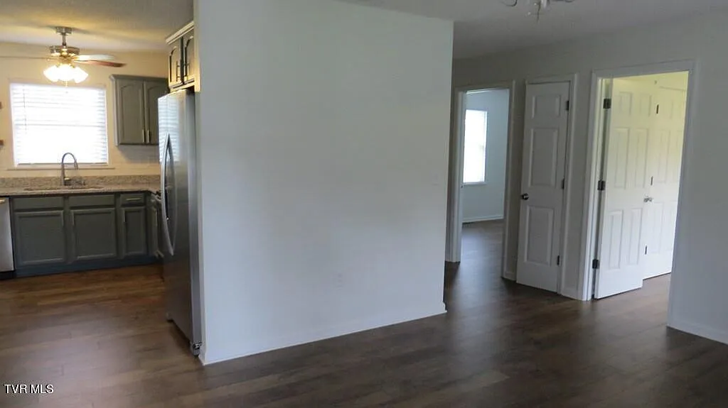 3 bed, 1008 sqft, $1,500 — Photo 3