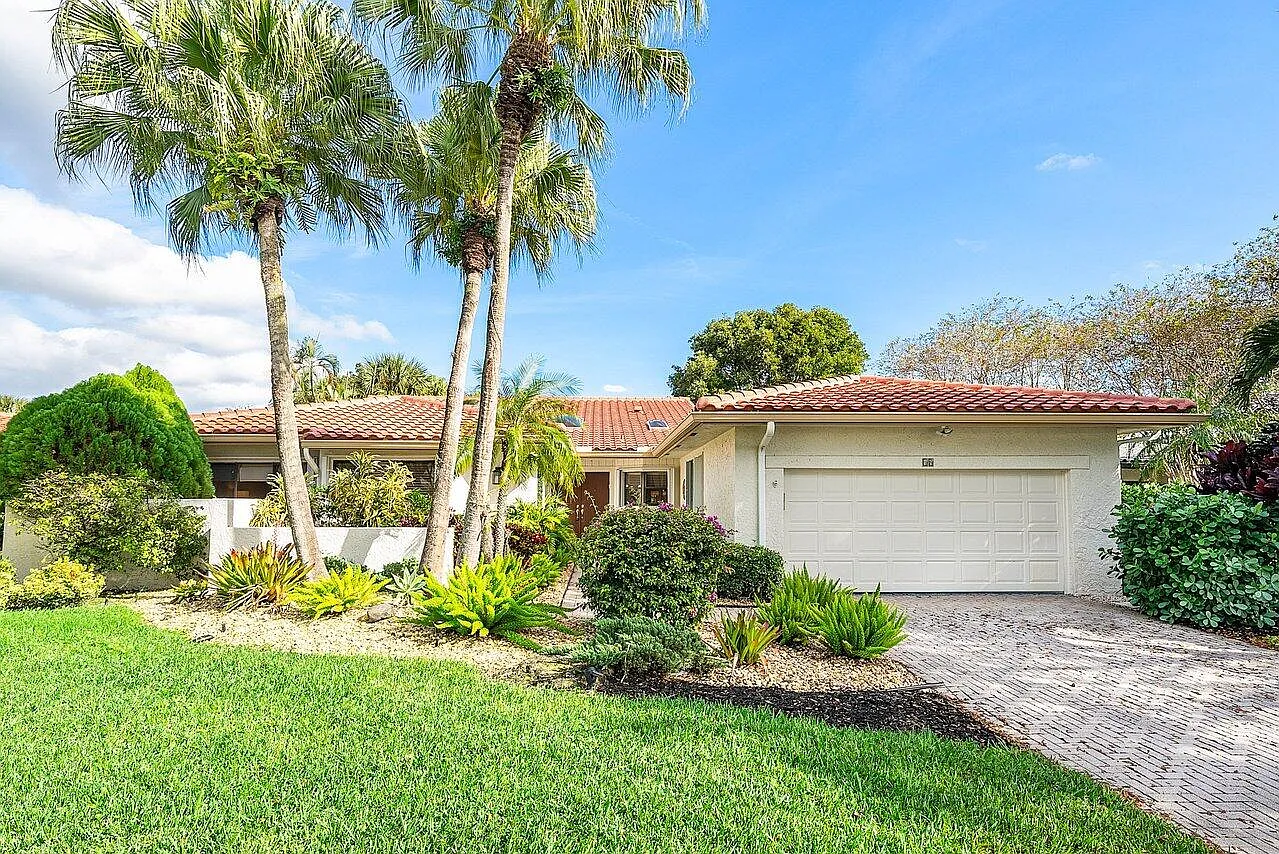 3 bed, 3.0 bath, 3293 sqft, $10,000 — Photo 2