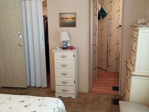 MBR w F-Bath & W-I Closet