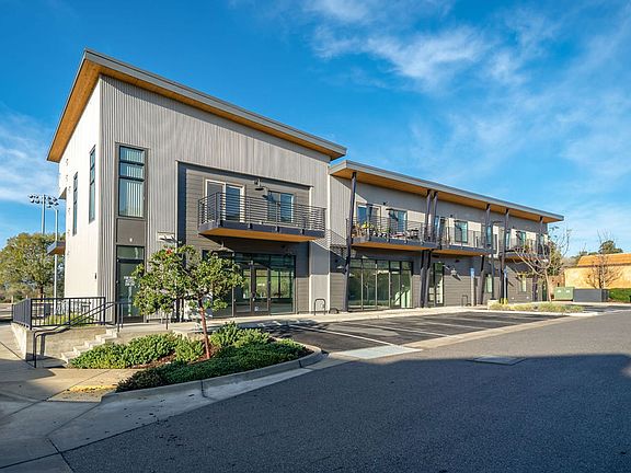 3rd image of 3680 Broad St #201