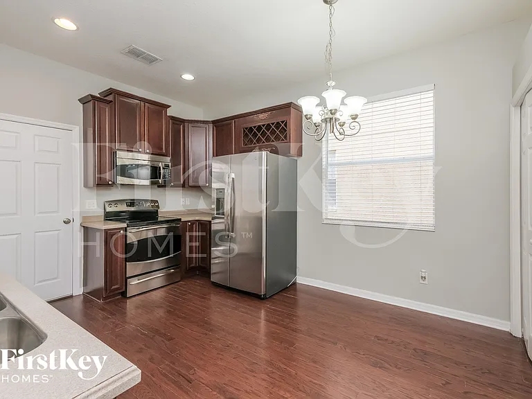 7847 Foxgrove Dr — Photo 4
