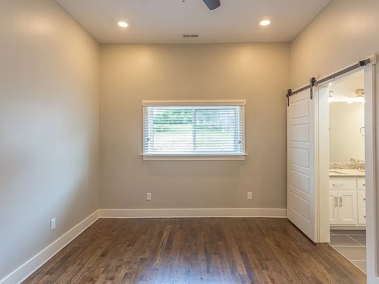 1008 Fairview Ave — Photo 7