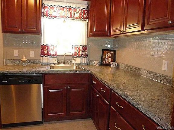 3rd image of 111 Southwood Dr