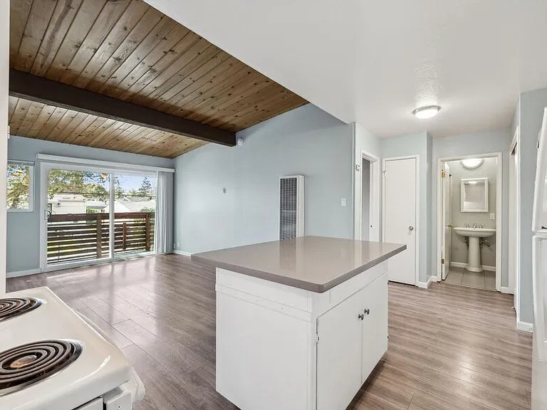 22555 Linden St #12 — Photo 5