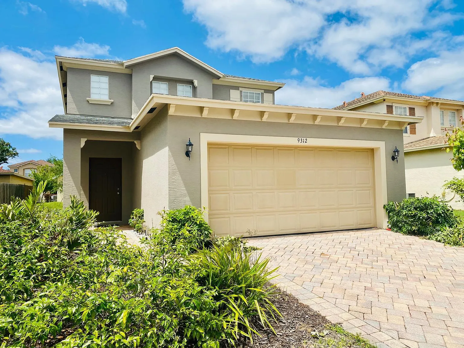 3 bed, 2.5 bath, 1705 sqft, $2,350 — Photo 1