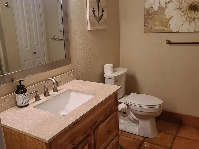 2010 Bombay Dr — Photo 29