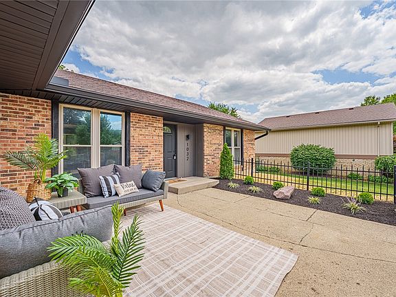 3rd image of 1032 Birchton Pl