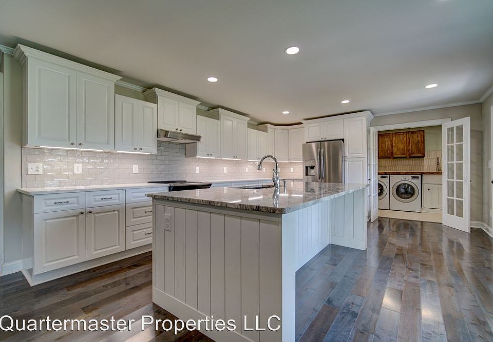 1st image of 28 Bateswood Dr