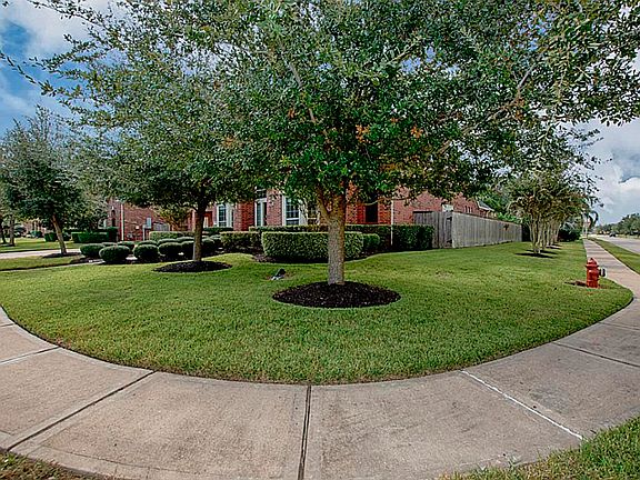 4th image of 2553 Estrada Dr