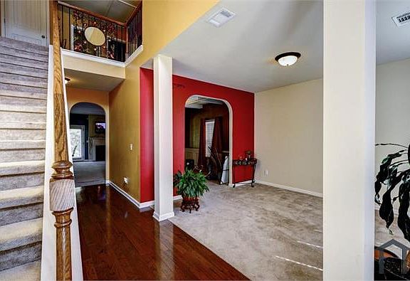 2nd image of 178 Gloster Park Ct